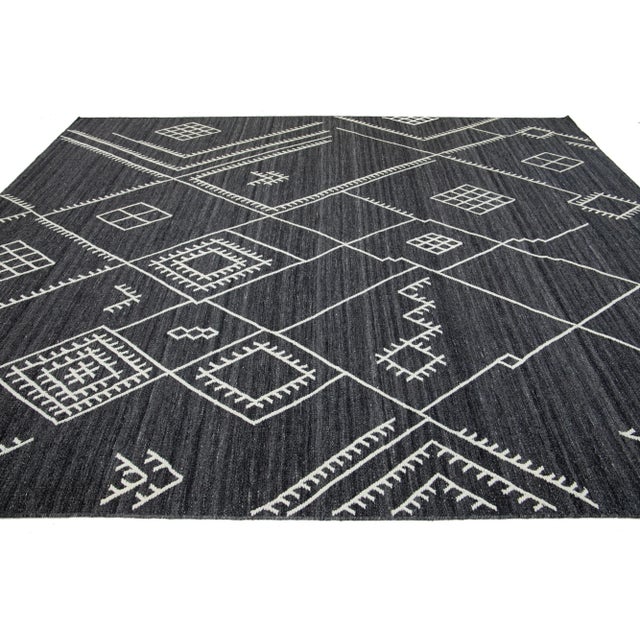 2020s Apadana's Nantucket Collection Flatweave Kilim Designed Wool Rug in Dark Gray For Sale - Image 5 of 10