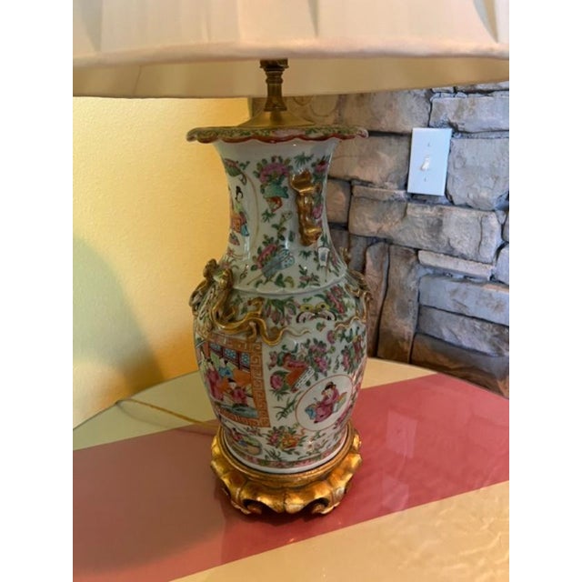 Chinese Mid 19th Century Chinese Rose Medallion Vase Lamp For Sale - Image 3 of 4