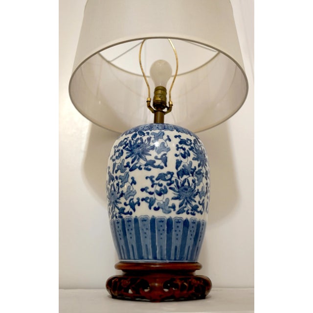 Blue and White Vintage Porcelain Ginger Jar Lamp with Rosewood Base For Sale - Image 4 of 8