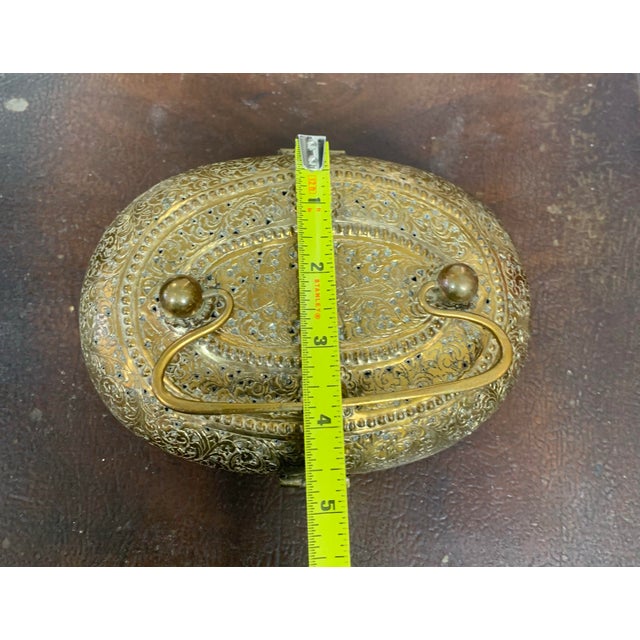 Vintage Ornate Brass Evening Bag / Vanity Purse | Engraved Metal Handbag For Sale - Image 9 of 10