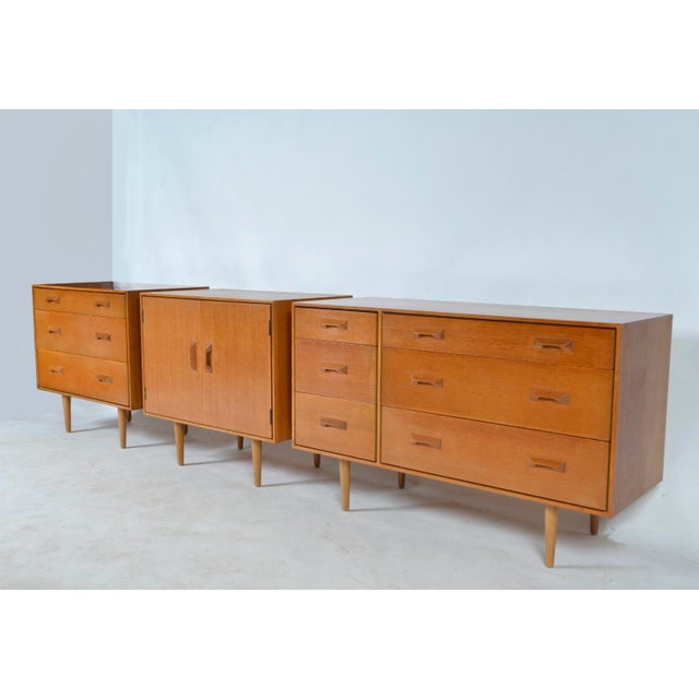 Concorde Range Chest of Drawers in Oak and Beech by John & Sylvia Reid for Stag, 1960s For Sale - Image 4 of 18