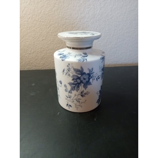 Chinoiserie 1970s Dev Porcelain Chinoiserie Apothecary Jar For Sale - Image 3 of 5