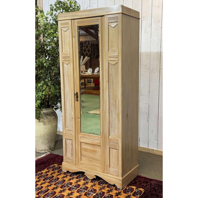 English Maple Wardrobe, 1950s For Sale - Image 13 of 16