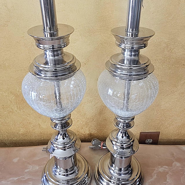 Pair of Tall Chrome Crackle Glass Table Lamps – Vintage Hollywood Regency Glam 3-Way Lighting For Sale In Washington DC - Image 6 of 18
