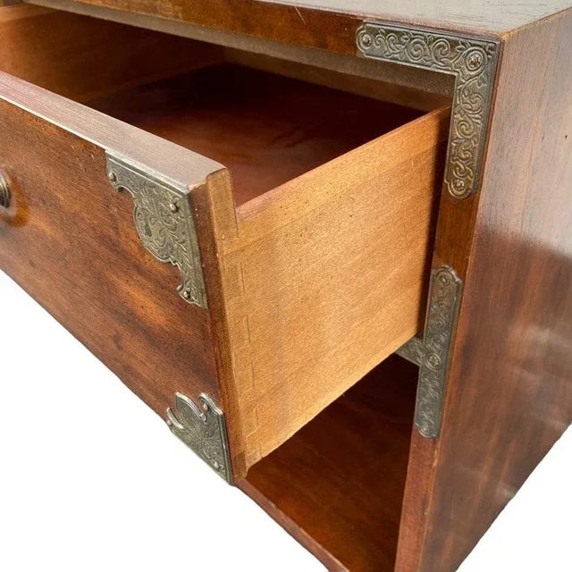 Hollywood Regency Chinoiserie Nightstand by Henredon Tansu Vintage Dark Wood & Brass Asian Hollywood Regency Campaign Chinese Charging End Table For Sale - Image 3 of 10