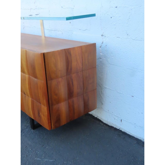 Mid Century Modern Long Glass Top Walnut Sideboard Credenza Dresser Buffet 6667 For Sale - Image 17 of 18
