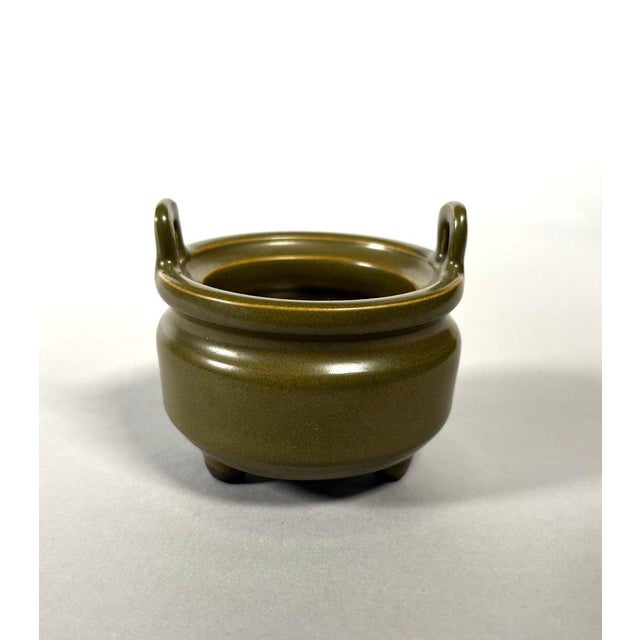 Porcelain incense burner "tea dust", China, 19th century. Tripod incense burner with two handles, made of porcelain...