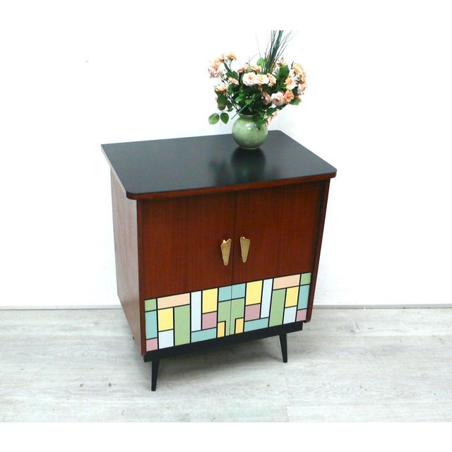 Mid-century small sideboard / sideboard with 2 doors and 2 shelves, refinished in walnut with a black and Mondrian pastel...