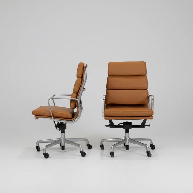 Mid-Century Modern Late 20th Century a Pair of Herman Miller Eames Aluminum Group Brown Executive Chairs For Sale - Image 3 of 7