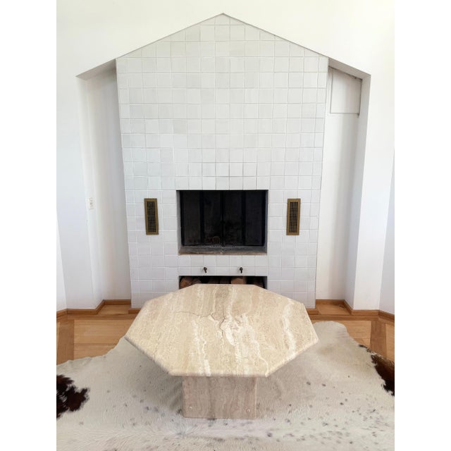 Mid-Century Modern 1970s Beige Octagon Travertine Cocktail Coffee Table, sculptural For Sale - Image 3 of 9