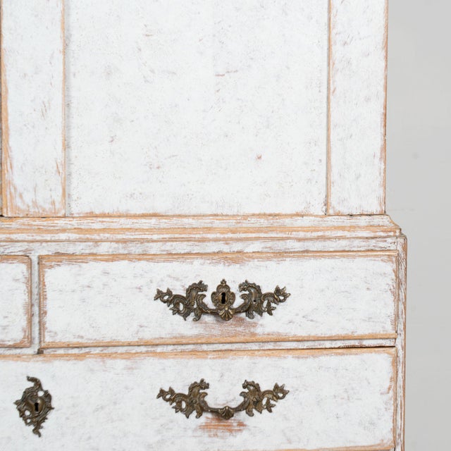 Late 18th Century Swedish White Gustavian Wedding Cabinet For Sale - Image 9 of 17