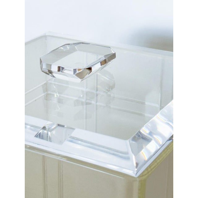 1970s 1970s Modern Heavy Lucite Ice Bucket With Liner and Emerald Cut Handles For Sale - Image 5 of 17