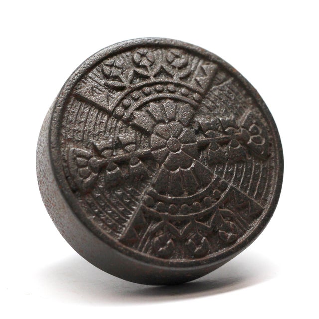 This Vernacular style two fold door knob was made by Penn in the 1885 catalog. It is part of the F-10310 group. Minor...