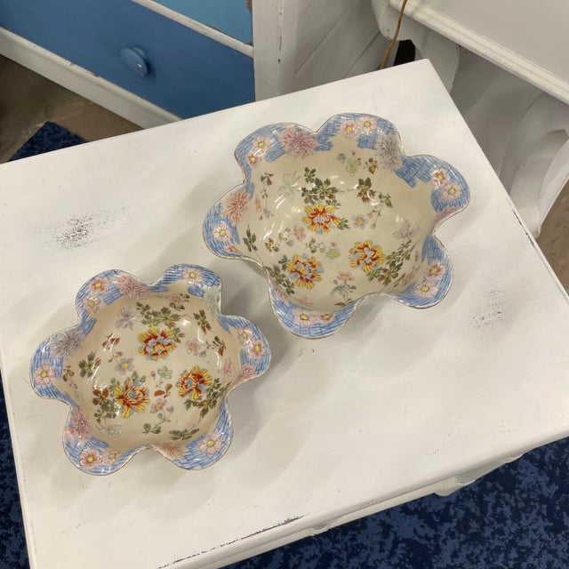 Early 20th Century Hand Painted Japanese Kutani Style Nesting Bowls - a Pair For Sale - Image 11 of 11