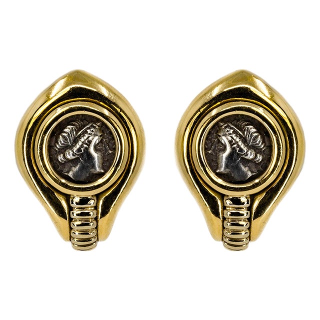 Late 20th Century Pair of 18k Knidos III Earrings For Sale