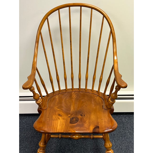 Classic 18th century inspired Windsor armchair by Ethan Allen from their country craftsman collection. Continuous arm...