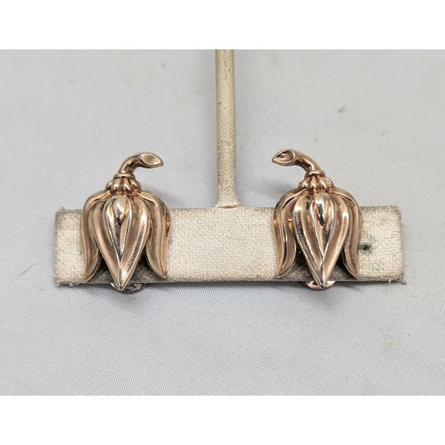 Vintage 1950 Signed Crown Trifari Goldtone Tulip Clip Earrings -2 Pieces For Sale In Philadelphia - Image 6 of 7