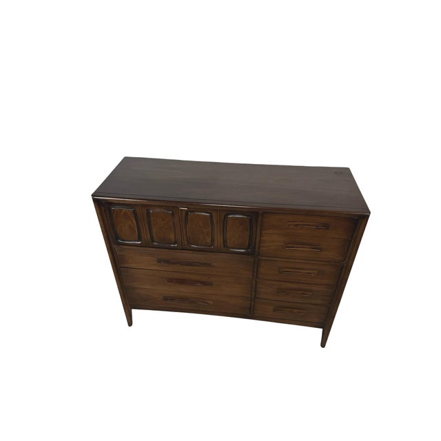 Broyhill Emphasis Mid-Century Modern Eight-Drawer Gentleman’s Chest For Sale - Image 13 of 16