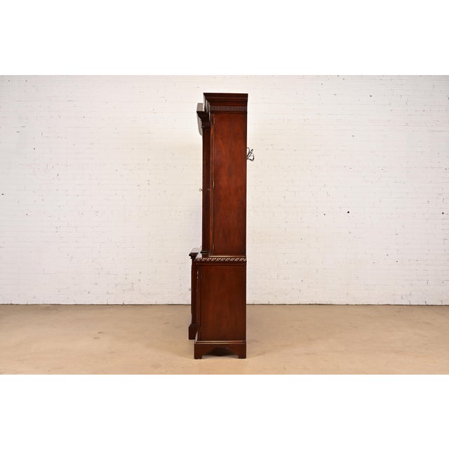 Baker Furniture Historic Charleston Georgian Flame Mahogany Lighted Breakfront Bookcase Cabinet For Sale - Image 14 of 16