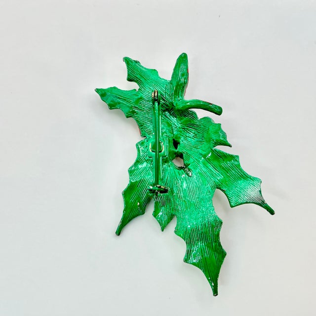 Mid-Century Boho Chic Americana Christmas Painted Holly With Berries Swag Brooch. For Sale - Image 6 of 6