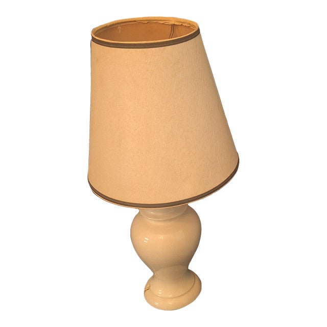 Vintage Cream Ceramic Table Lamp For Sale