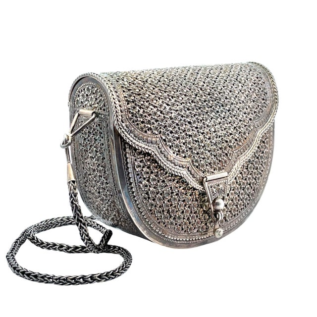 Modern Vintage Sterling Silver Floral Shoulder Purse For Sale - Image 3 of 11