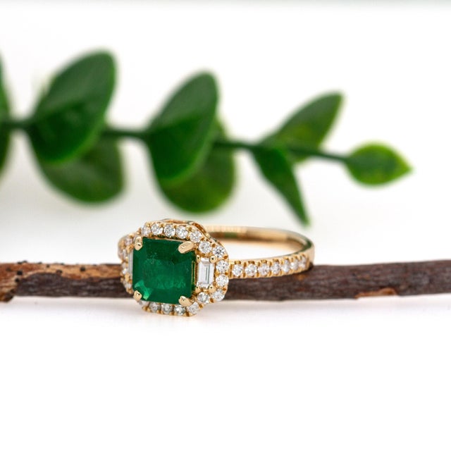 1.28cts Emerald Diamond Engagement Ring in 14k Gold | Emerald Cut 6.5mm, Size 6.75 For Sale - Image 4 of 8