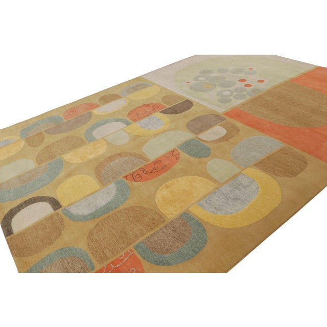 This 10x14 rug is from Rug & Kilim’s Mid-Century Modern collection in collaboration with Jenn Ski - handknotted in wool...