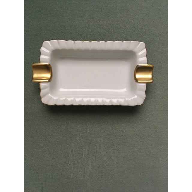 A classically simple mid 20th century ashtray in excellent condition.