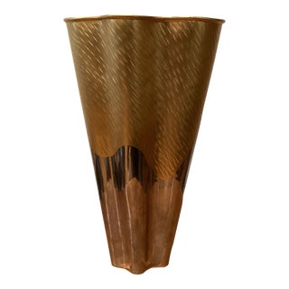 l'Objet Handcrafted Fluted Vase Dualite in Hand Forged Stainless Steel and 24 K Gold Finish, France For Sale