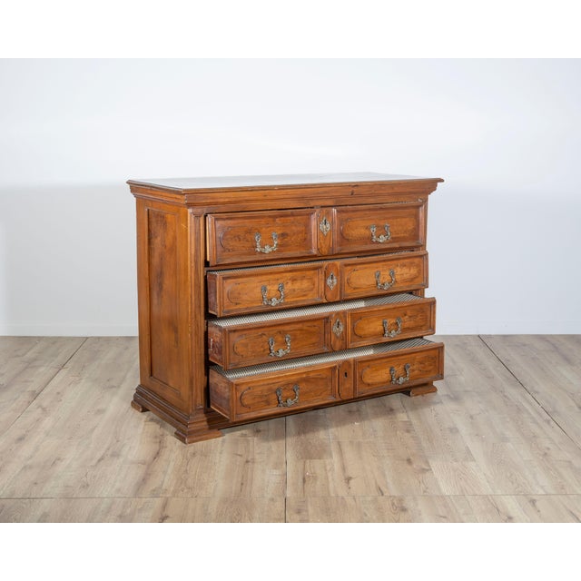 Early 18th Century Walnut Chest Of Drawers, Lombardy, Early 18th Century For Sale - Image 5 of 8