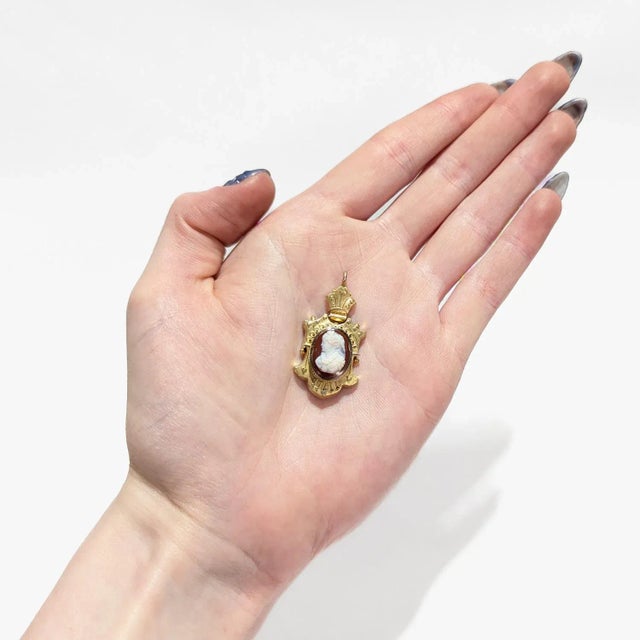 Victorian Antique Victorian 14k Gold & Agate Cameo Pendant For Sale - Image 3 of 11