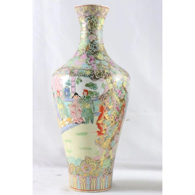 Late 19th Century Pair of Chinese Famille Rose Vases For Sale - Image 9 of 11