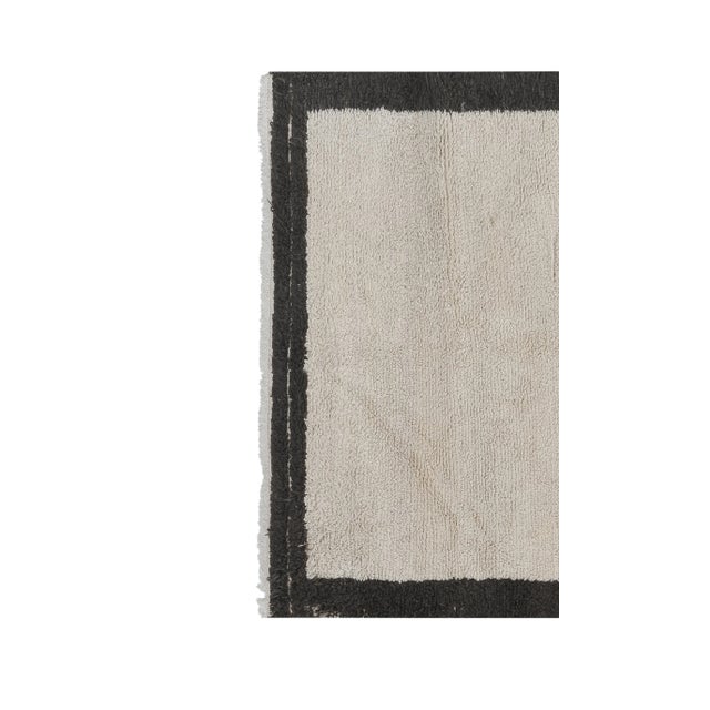 Mid-Century Modern Checkered White Turkish Tulu Rug 4'8'' X 6'12'' For Sale - Image 3 of 10