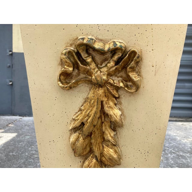 Gold 1950s Italian Pedestal Column Stands in Gold, Beige - a Pair For Sale - Image 8 of 13