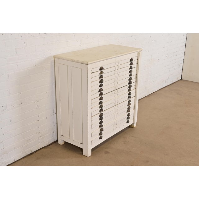 Globe Wernicke Antique Arts & Crafts White Painted 18-Drawer Flat File Printer's Cabinet, Circa 1900 For Sale - Image 4 of 15