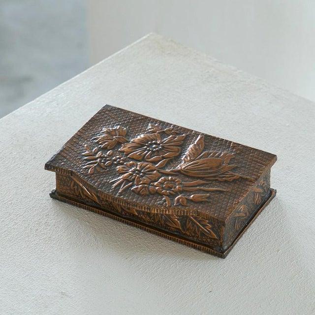 1950s Decorative Art Deco Box in Hand Hammered Copper, 1930s For Sale - Image 5 of 12