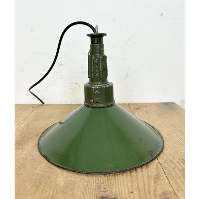 Industrial Green Enamel Military Pendant Lamp with Cast Aluminium Top, 1960s For Sale - Image 9 of 17