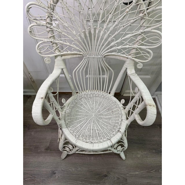 1960s Vintage White Wicker Peacock Backed Fiddlehead Chair For Sale - Image 4 of 10