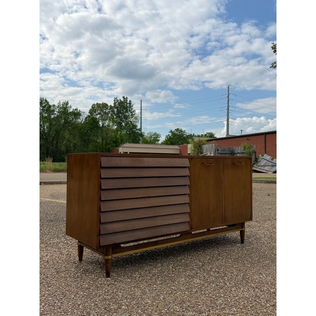 ✨ DANISH-INSPIRED ICON ✨ This one right here… is what mid-century dreams are made of. A stunning piece from the Dania...