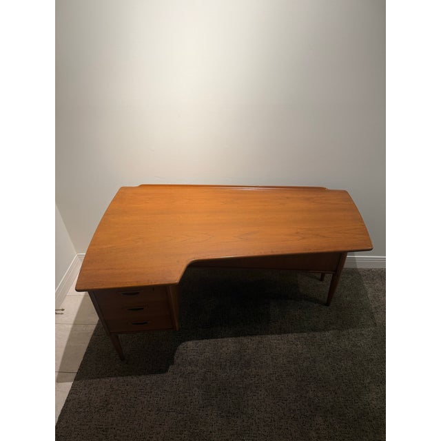 Mid-Century Modern 1960s Danish Modern "Boomerang" Teak Executive Desk Attributed to Peter Løvig Nielsen For Sale - Image 3 of 12