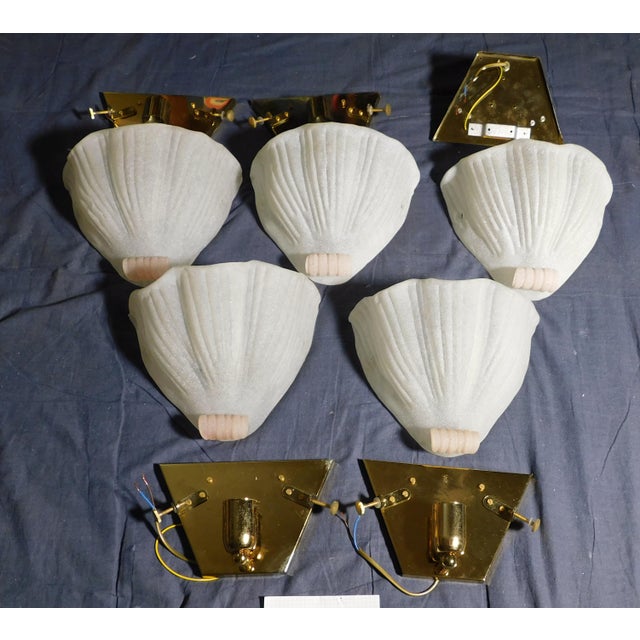 White 1960s Murano Shell Sconce With Pink Curl For Sale - Image 8 of 9