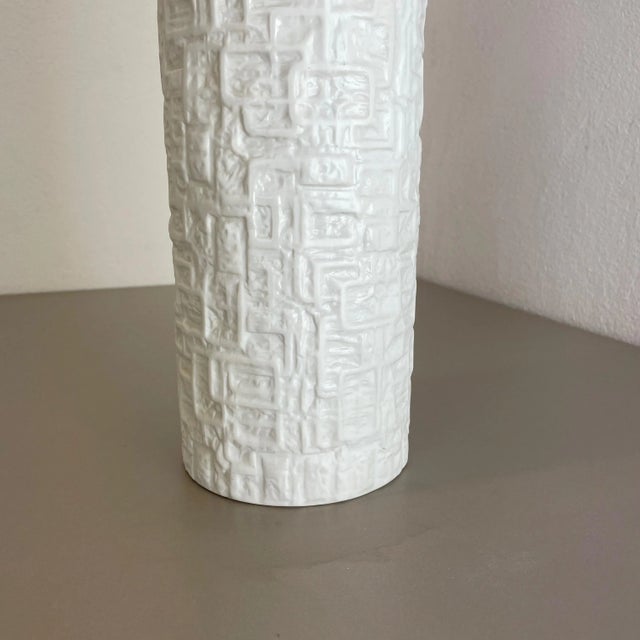 1970s Large Op Art Vase Porcelain Vase by Martin Freyer for Rosenthal, Germany For Sale - Image 5 of 18