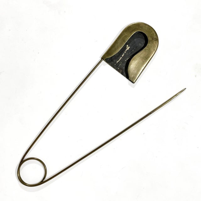 This delightful piece in solid brass is in the form of a safety pin. The scale is what transforms an everyday object into...