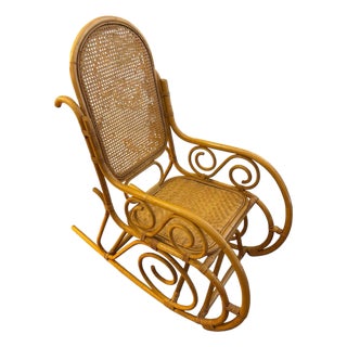Mid Century Elegant Rocking Chair in the Thonet Style For Sale