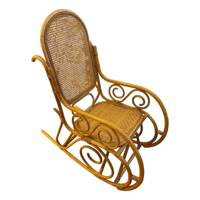 Mid Century Elegant Rocking Chair in the Thonet Style For Sale