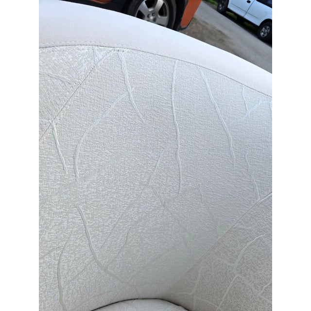 Weiman 1960s Vladimir Kagan Style Weiman Nautilus Swivel Ivory Jacquard Chair For Sale - Image 4 of 6