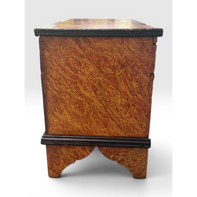 American 19th-Century Pennsylvania Paint-Decorated Blanket Chest. For Sale - Image 3 of 12
