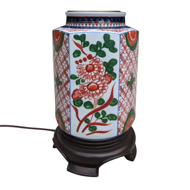 Vintage Chinoiserie Imari Style Porcelain Table Lamp With Lampshade For Sale - Image 14 of 17