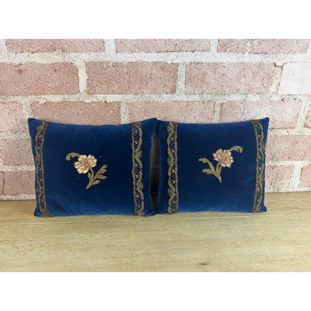 French Pair of French Sapphire Velvet Pillows With 19th Century Gold Metallic Appliques For Sale - Image 3 of 11